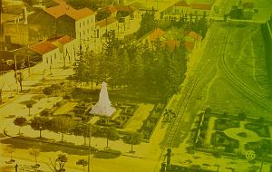 BURDEAU 500  MONUMENT AUX MORTS ET PLACE